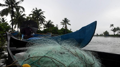 Inland fishers worried over disappearance of giant shrimps, urge govt. to clean up backwaters